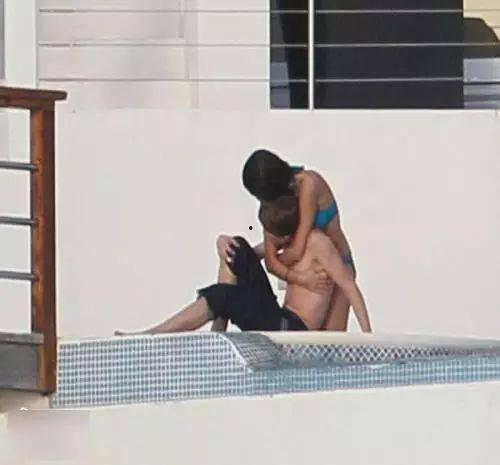 偷拍男朋友吃瓜,意外发现惊人秘密