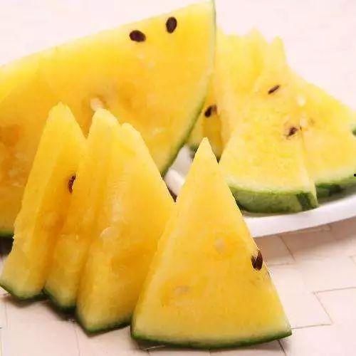 成都早上吃瓜图,市民图鉴生活美好瞬间