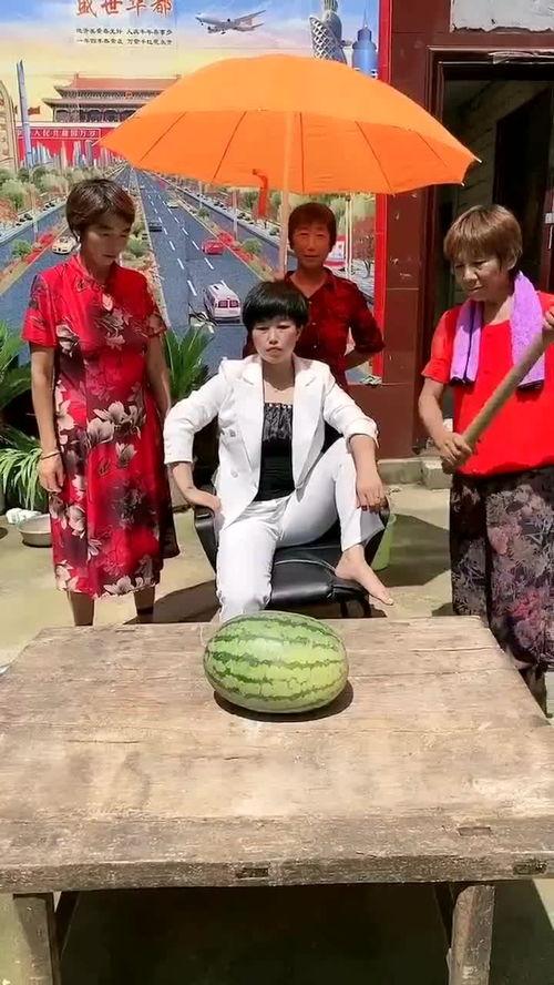 吃瓜村女主任,揭秘乡村基层治理新力量